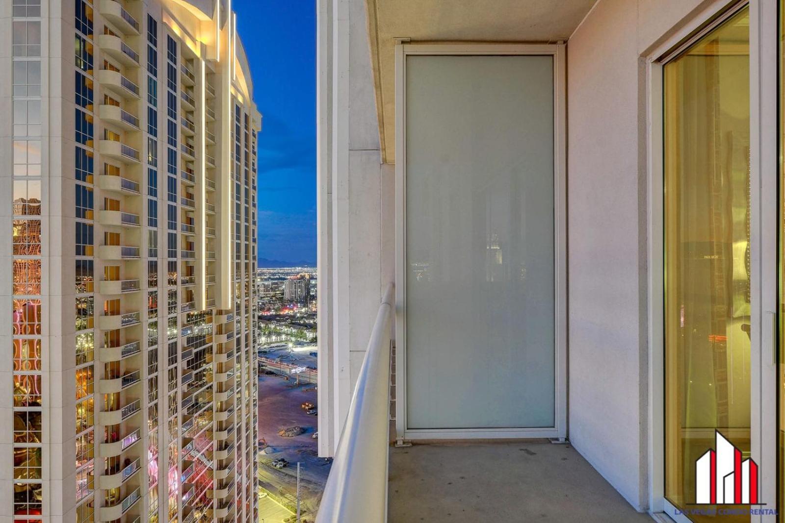 Mgm Signature-30-705 F1 Track & Strip View Balcony Las Vegas Exterior foto