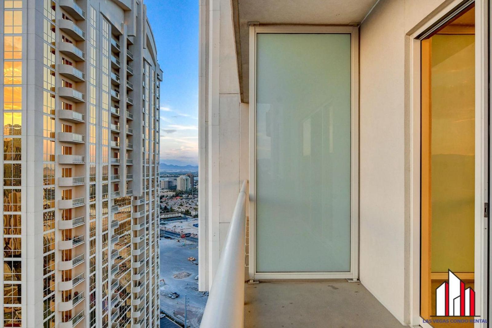 Mgm Signature-30-705 F1 Track & Strip View Balcony Las Vegas Exterior foto